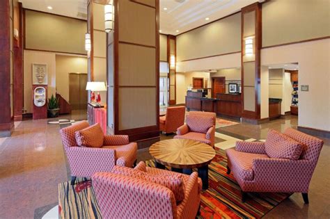 hampton inn ronald reagan.